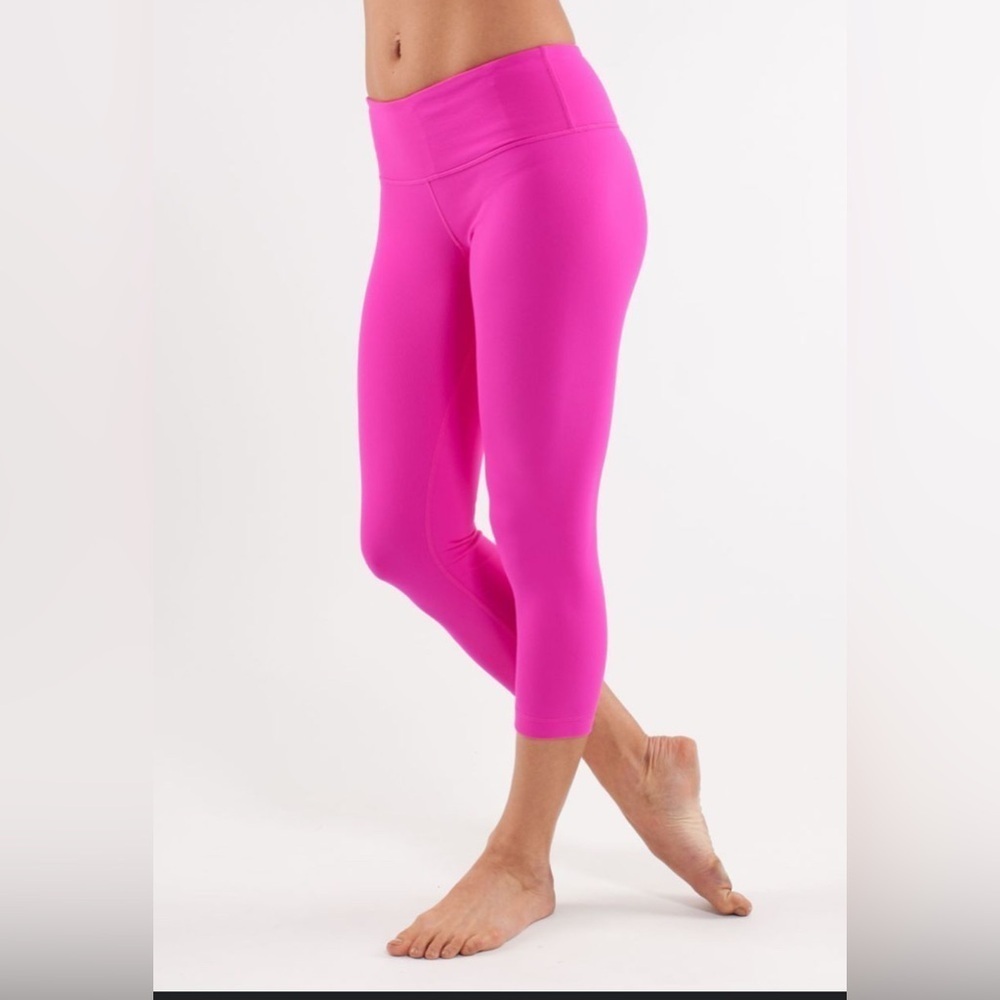 Lululemon Wunder Under Crop leggings
size 6 pink